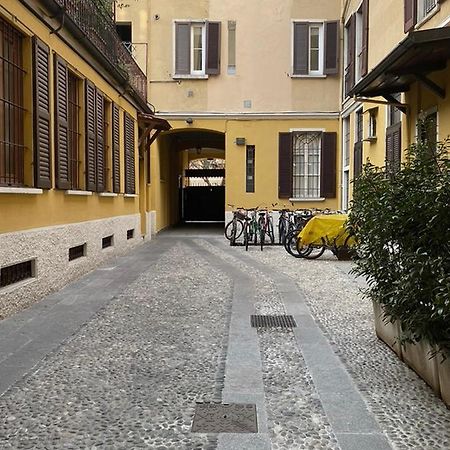 Апартаменты Bilocale Di Design Con Vista In Crocetta Quadronno Милан Экстерьер фото